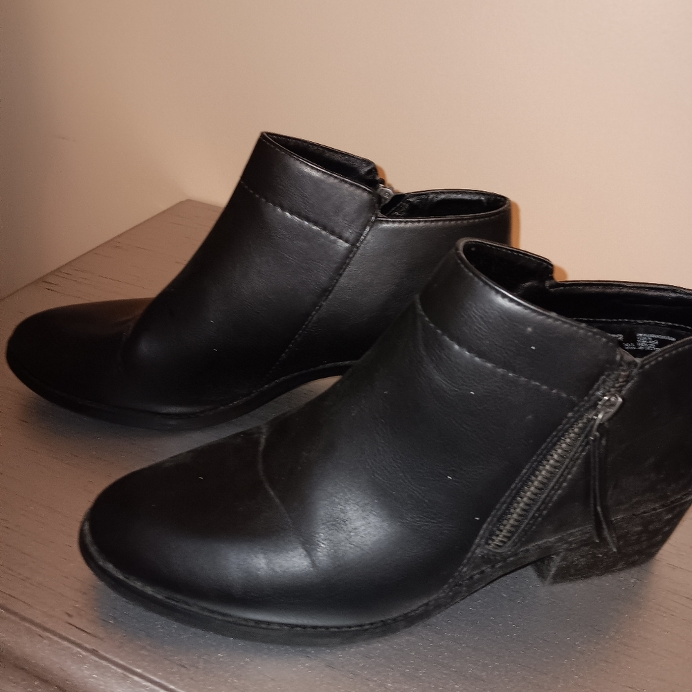 Boots - Picture 3 of 4